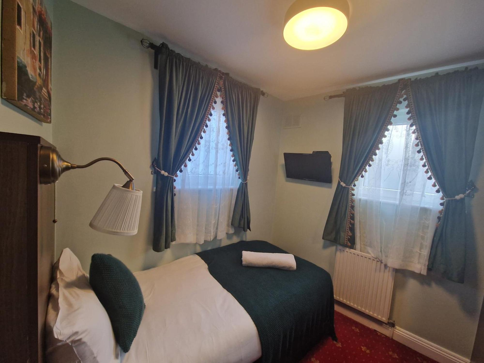 Single Room with Shared Shower and Toilet